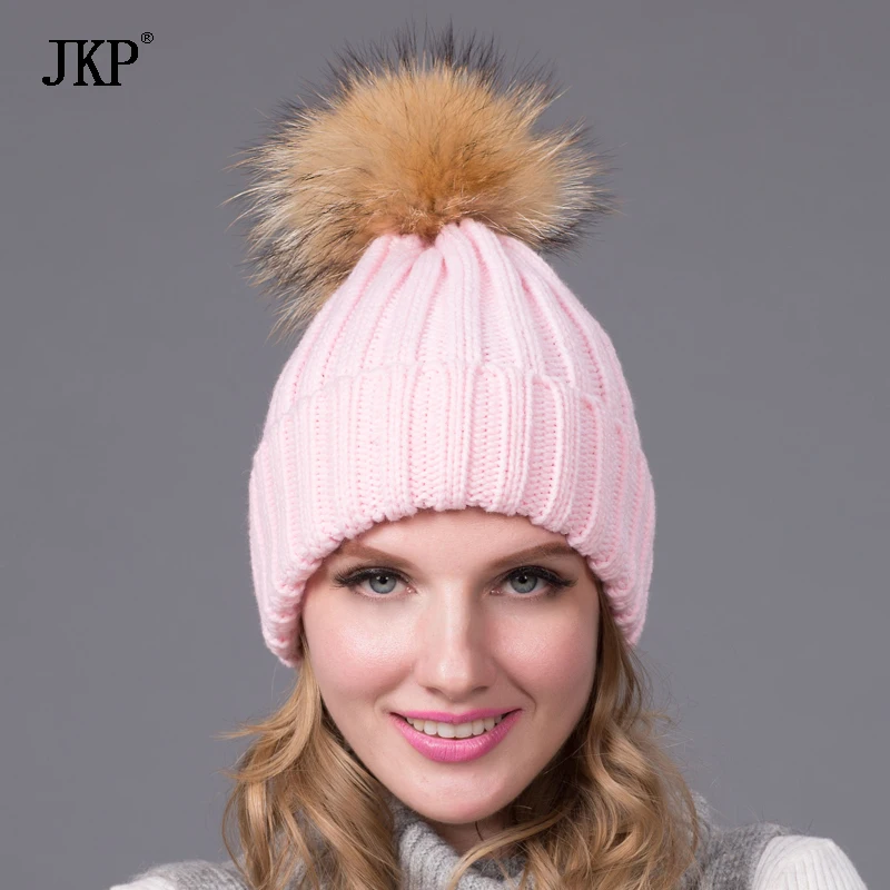 Женская шапка бини с меховым помпоном енота зимние шапки разных цветов унисекс