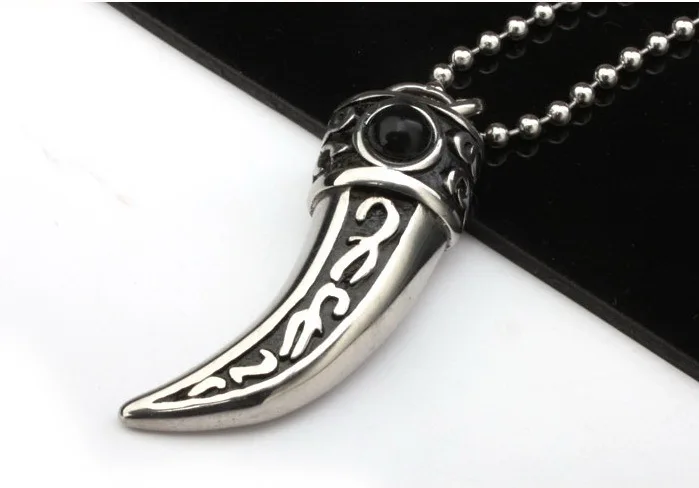 Цепочка с подвеской в стиле Fang из чистой нержавеющей стали украшенная черным