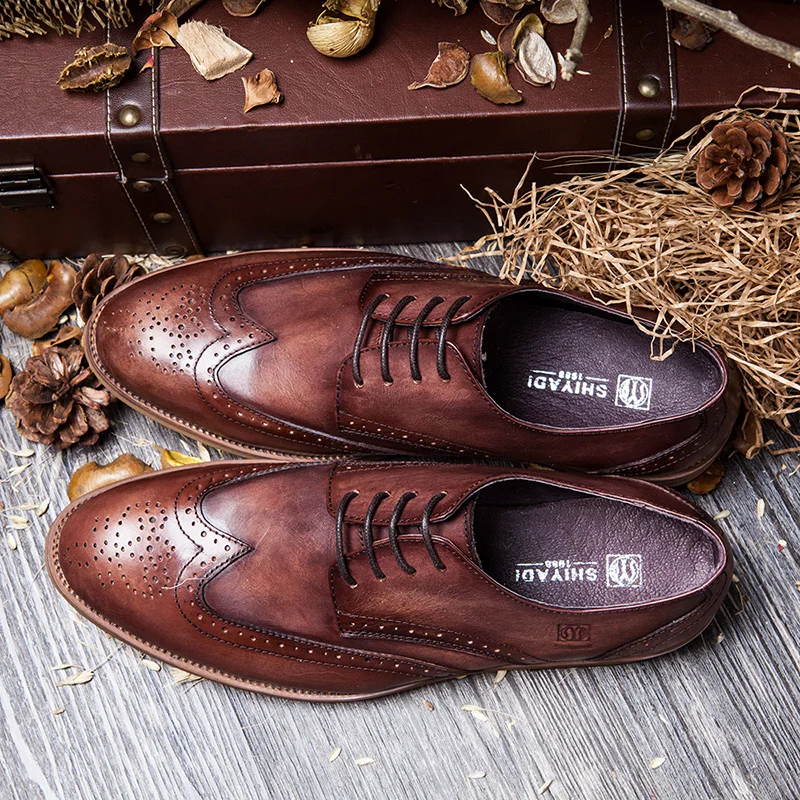 

2017 Newest Men's casual shoes brown genuine leather shoes Italian carved Bullock leather shoes men Vintage pointed shoes EU44