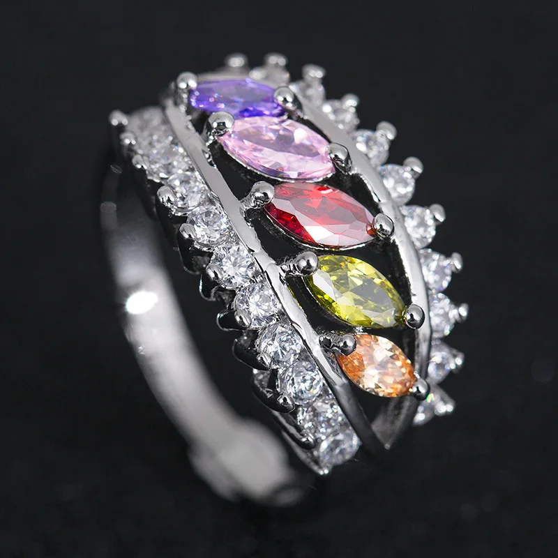 Женское кольцо с листьями и кристаллами серебристого цвета | Украшения