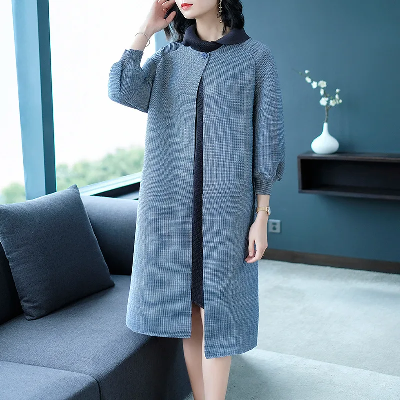 

Windswear Women's New Spring Garment 2009 Long Loose Large-size Cloak Fashion Famous Stripe Thin Trench