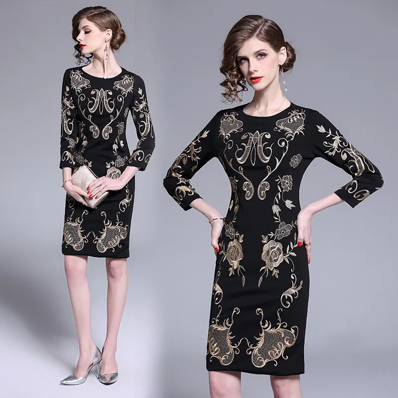 Женское платье с вышивкой черное облегающее цветочным принтом и рукавом 3/4 в