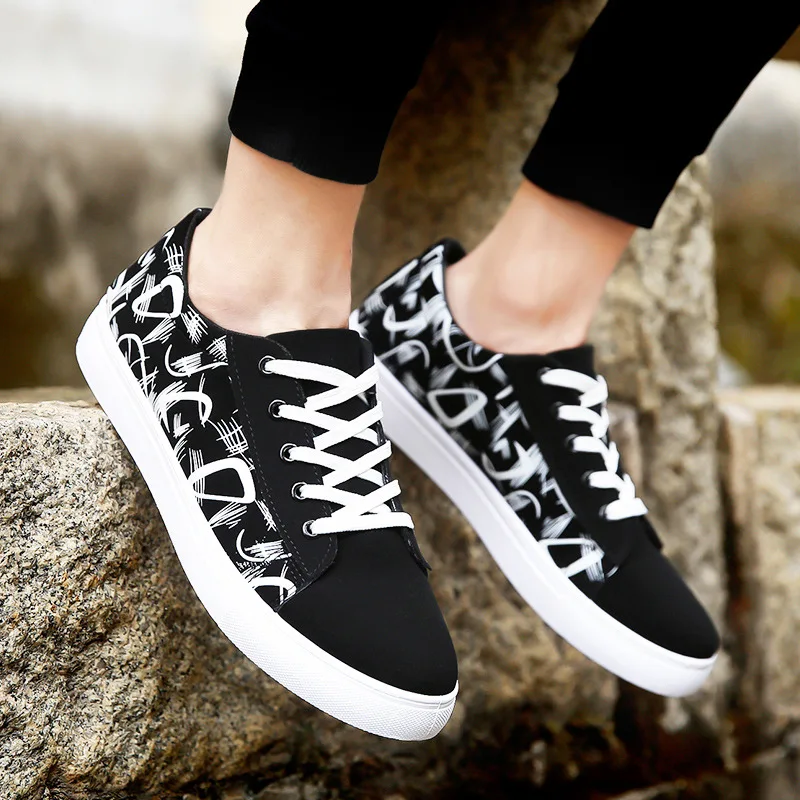 

QWEDF low-top Canvas Shoes Men Fashion Sneakers Brand black white Men's Casual Graffiti Korean version of the tide shoes AH-06