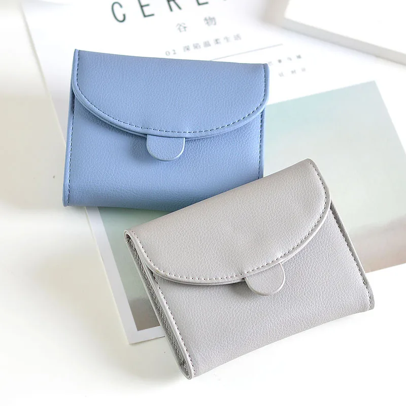 Короткие однотонные дизайнерские женские кошельки от известного бренда Женский