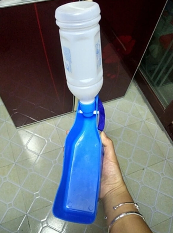 

Переносной пластиковый дозатор воды для собак и кошек