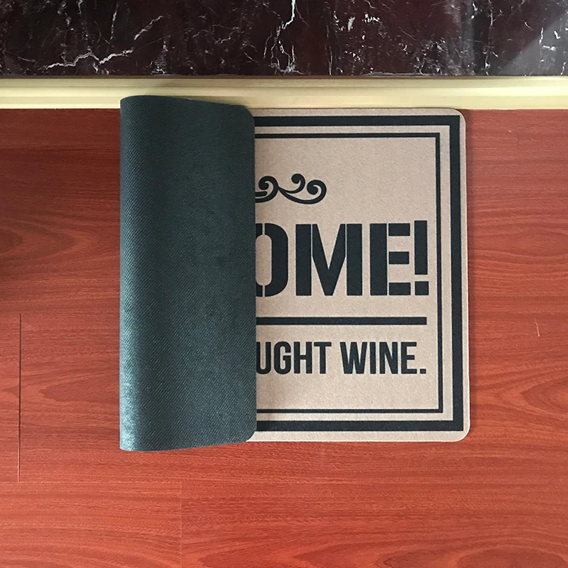 Добро пожаловать я надеюсь что вы привезли вино смешной коврик для входа