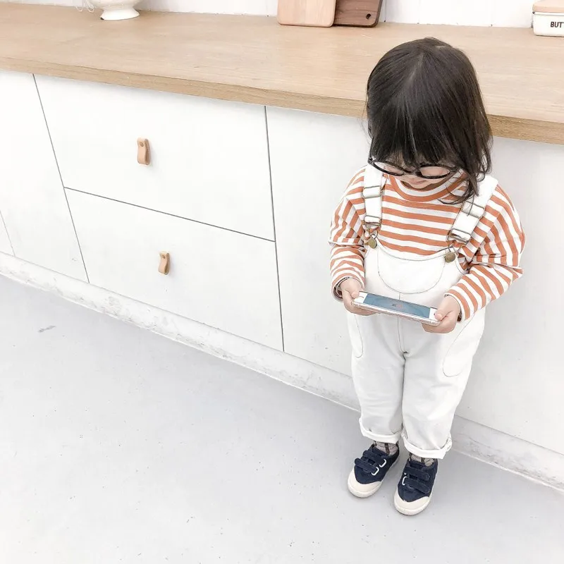 Весенние модные однотонные джинсы с большими карманами для мальчиков и девочек