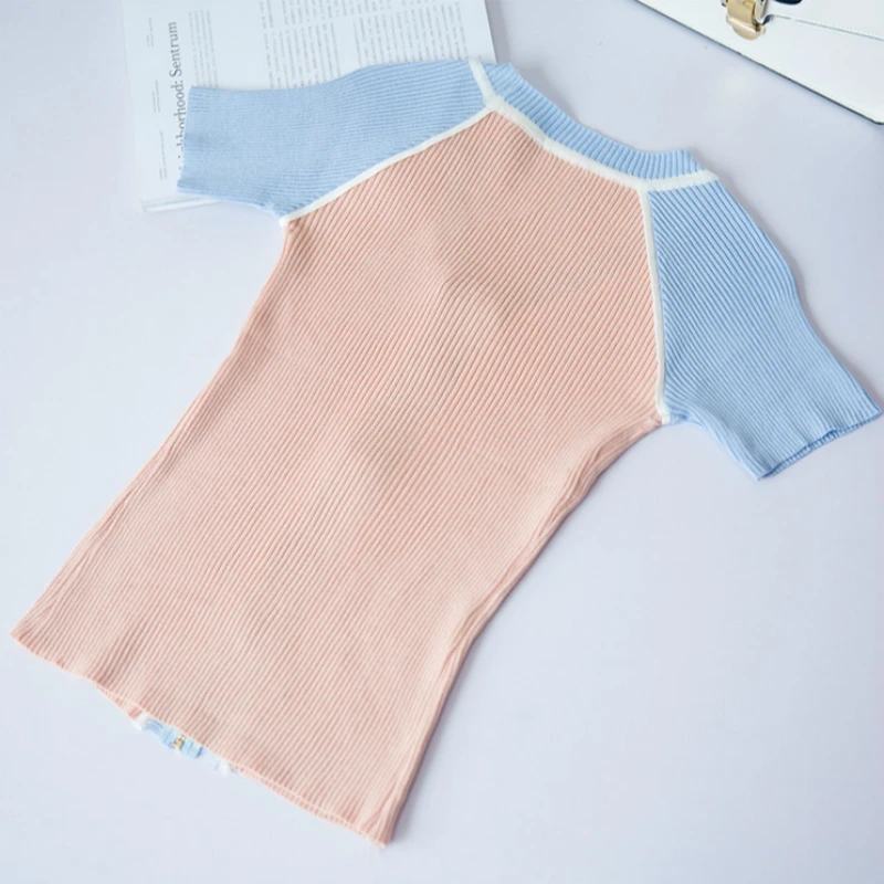 Женская трикотажная футболка на молнии повседневная облегающая с V-образным