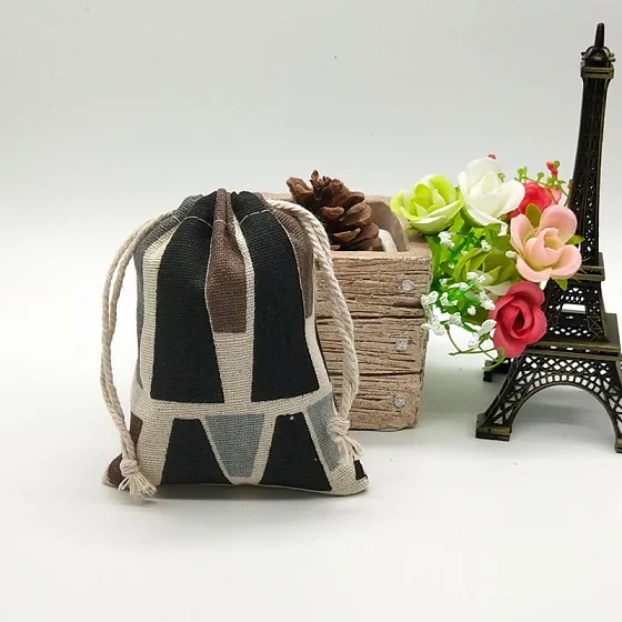 black brown triangle 10pcs/lot Cute Linen Drawable Cotton Bags 9x12cm Handmade Travel Packaging Pouches Dry Small Cloth Jewelry Cotton Bags for Party - Цвет: black brown triangle
