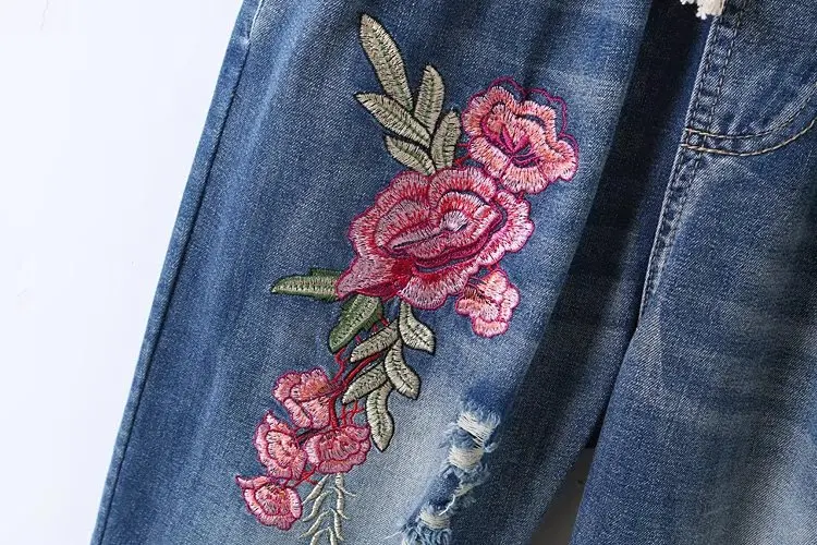 

2018 Summer New Female Line Sen Hole Letter Embroidered Flowers Loose Nine Points Jeans Trousers Women