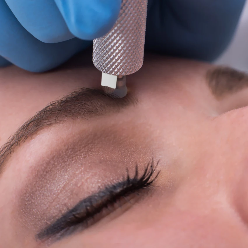 Ручка для перманентного макияжа с одним круглым изогнутым лезвием другой