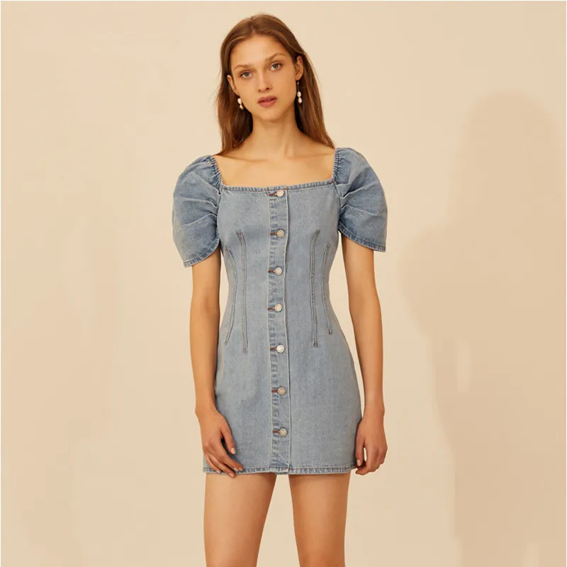 Женское джинсовое платье трапециевидной формы голубое облегающее из хлопка с