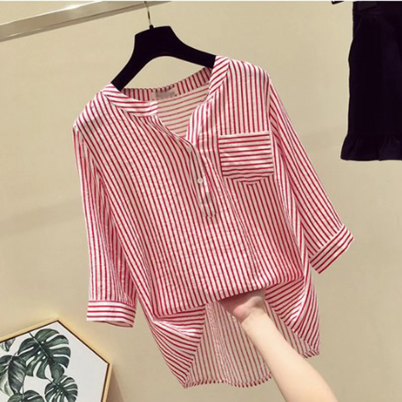 Женская блузка летняя свободная с треугольным вырезом в Вертикальную