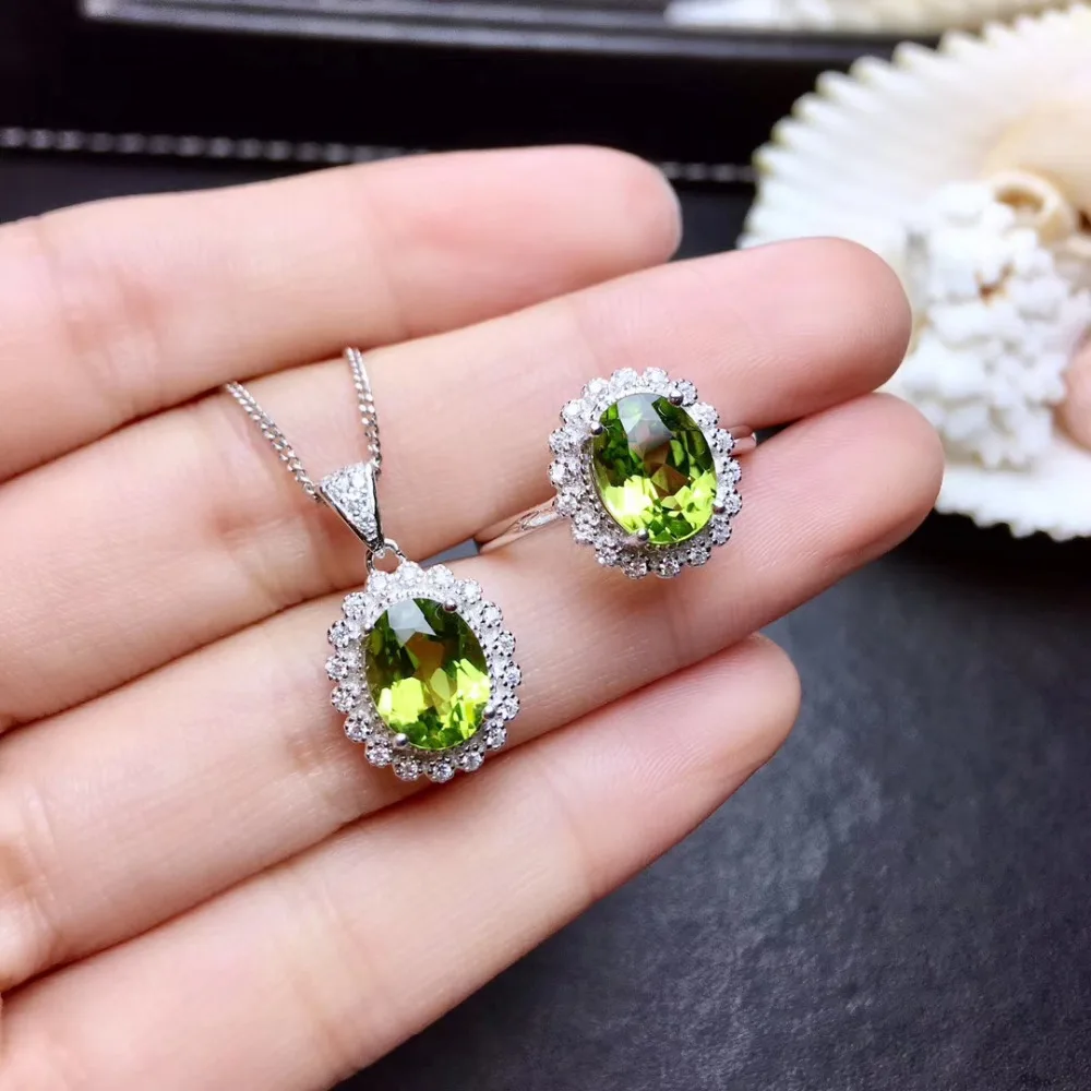 

Женское кольцо из серебра 925 пробы