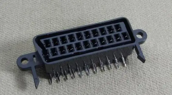 

2 шт., 21-контактный угловой разъем Scart