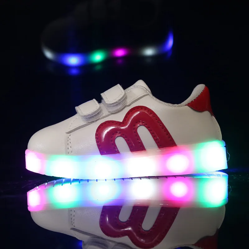 Светящиеся кроссовки для мальчиков и девочек повседневная обувь скейта модные