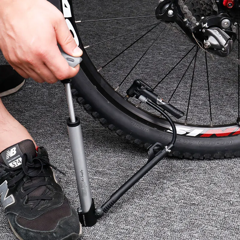GIYO велосипедный насос 140PSI калибр, портативный ручной пол, воздушный насос, педаль для ног, 360 Вращающийся длинный шланг, Presta Schrader GM-71