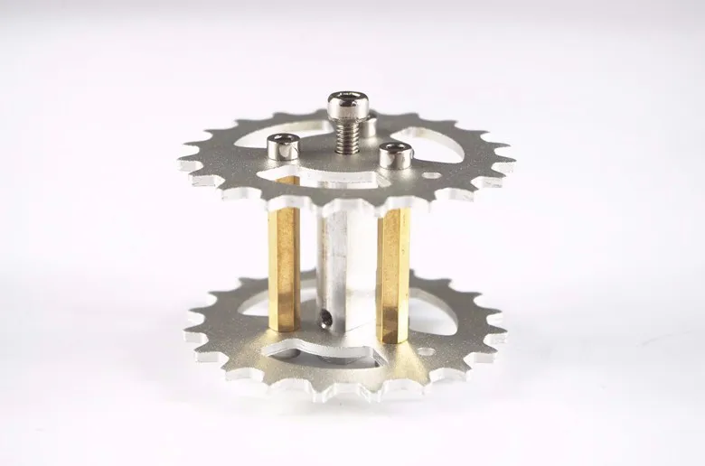 Цельнометаллические гусеничные диски из серебристого алюминиевого сплава