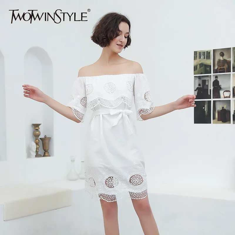 Женское мини-платье TWOTWINSTYLE летнее ажурное с коротким рукавом высокой талией 2020 |