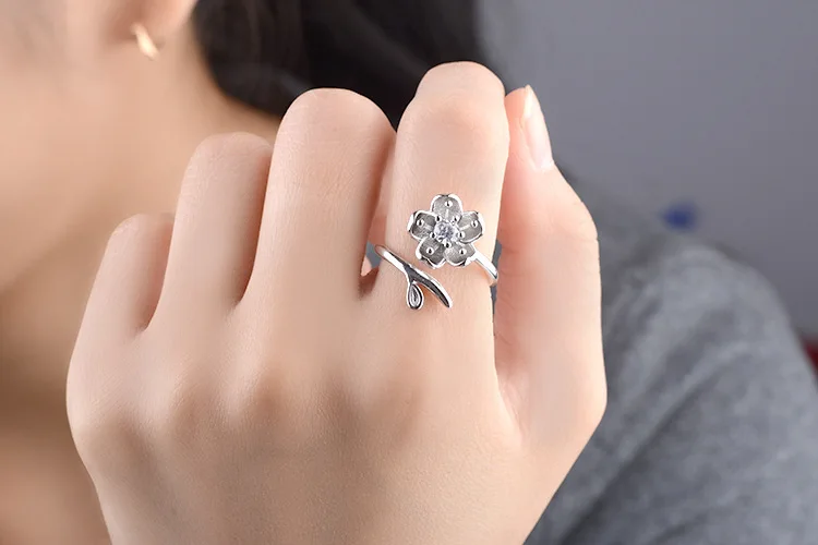 Женское кольцо из серебра 925 пробы с цветами | Украшения и аксессуары