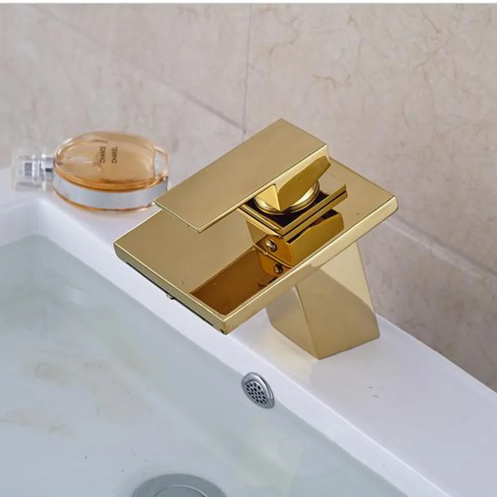 Роскошный смеситель из твердой латуни с золотым водопадом высококачественный