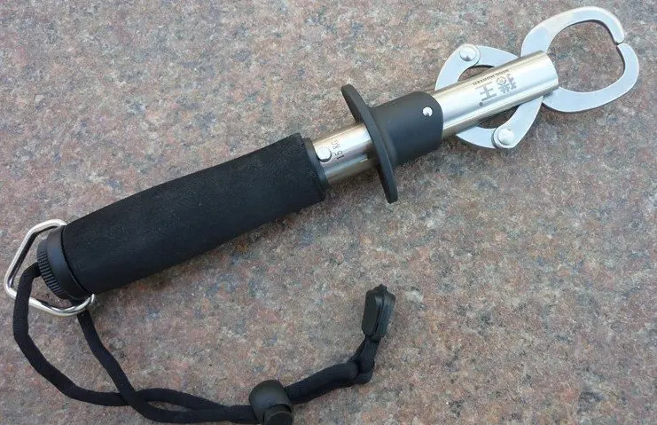 

Fishing lip grip Lure controlling steel equipment plier Grip Lock Lbs Gripper scale 15KG 23cm