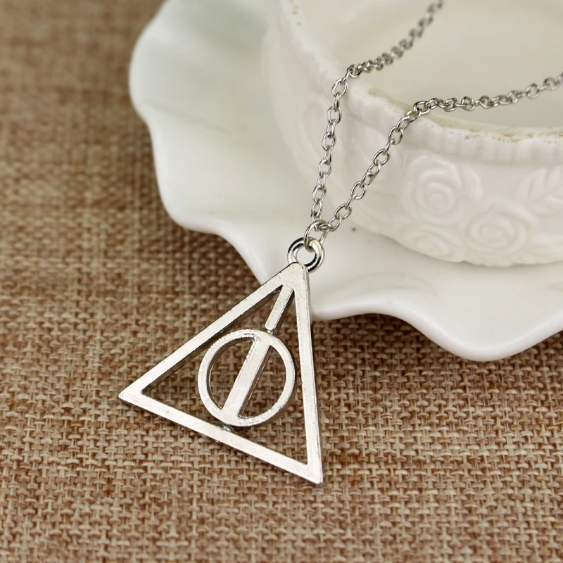 20 шт/партия популярный Киношный ожерелье Гарри Deathly Hallows модная вращающаяся подвеска треугольная цепочка ожерелье для женщин и мужчин ювелирные изделия