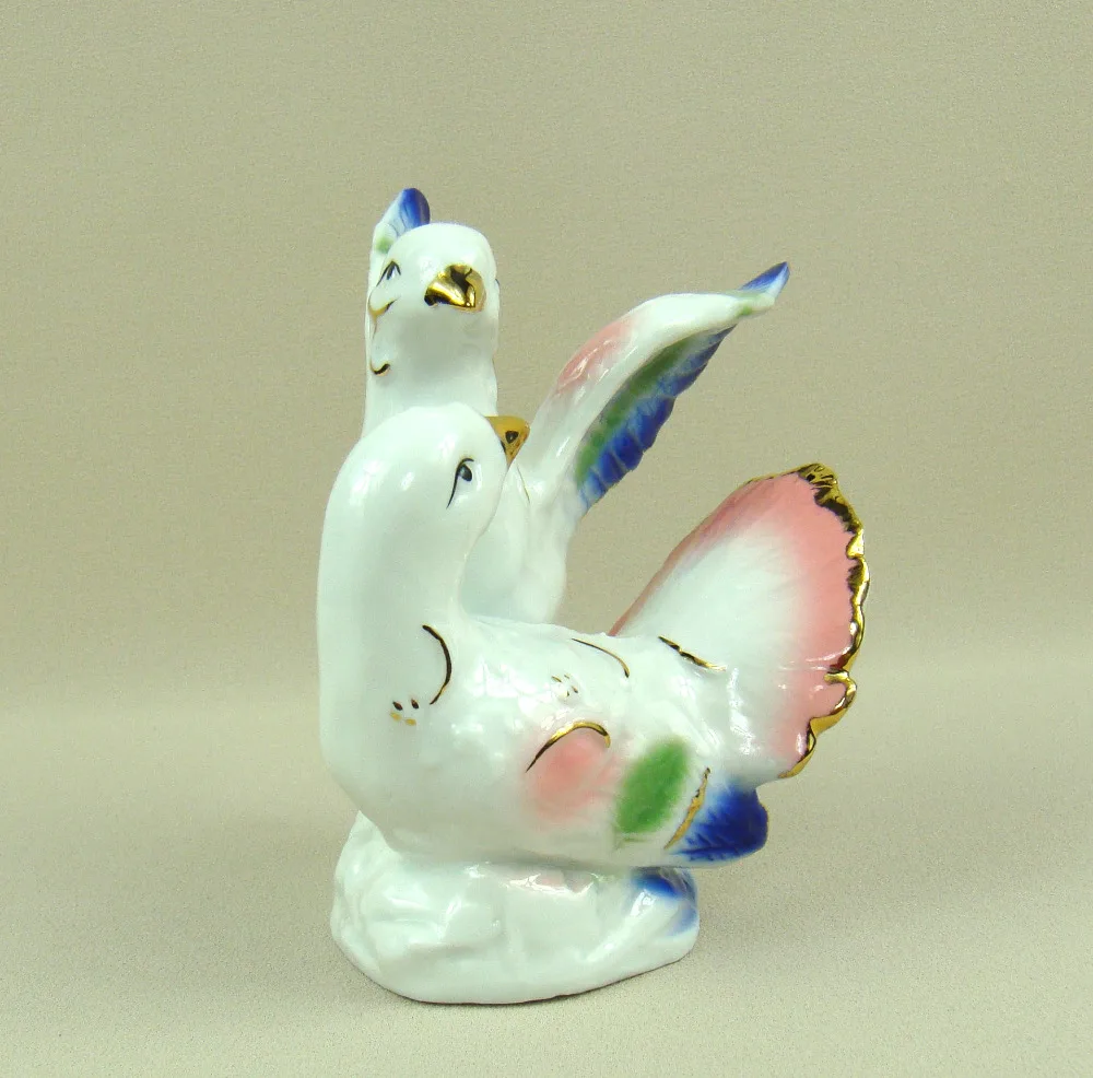Романтическая фарфоровая фигурка влюбленных голубей позолоченная керамика пара