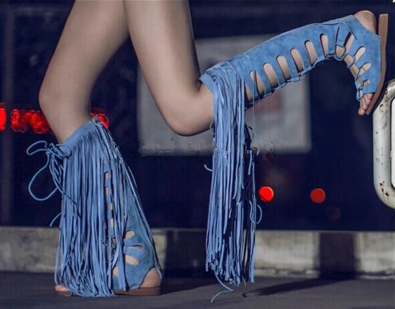 Новый дизайн женские модные сапоги гладиаторы до колена из синей замши с