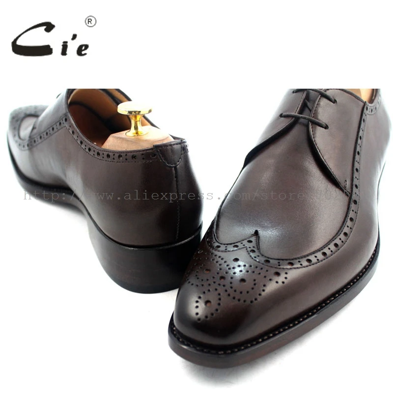 Классические мужские туфли на плоской подошве из натуральной телячьей кожи |