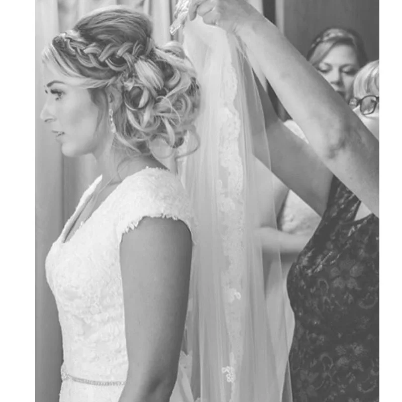 Свадебные платья с коротким рукавом аппликации белого цвета/цвета слоновой