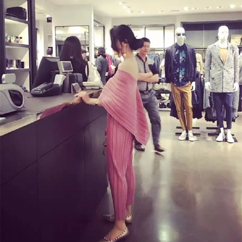 

2021 summer new magazine models off-the-shoulder jumpsuit irregular women's one-shoulder pleated wide-leg pants suit W389