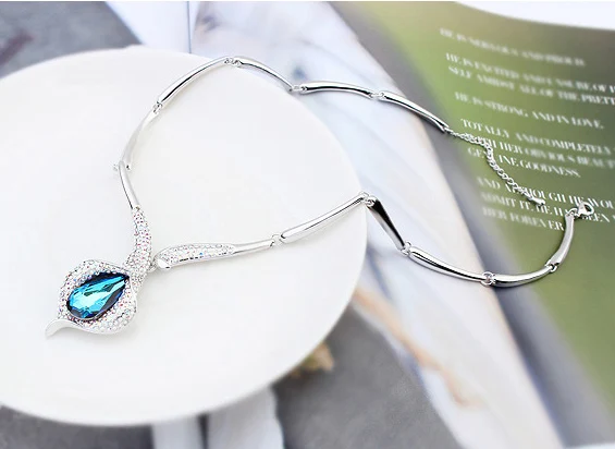 Женская обувь с украшением в виде кристаллов от Swarovski класса люкс заявленное