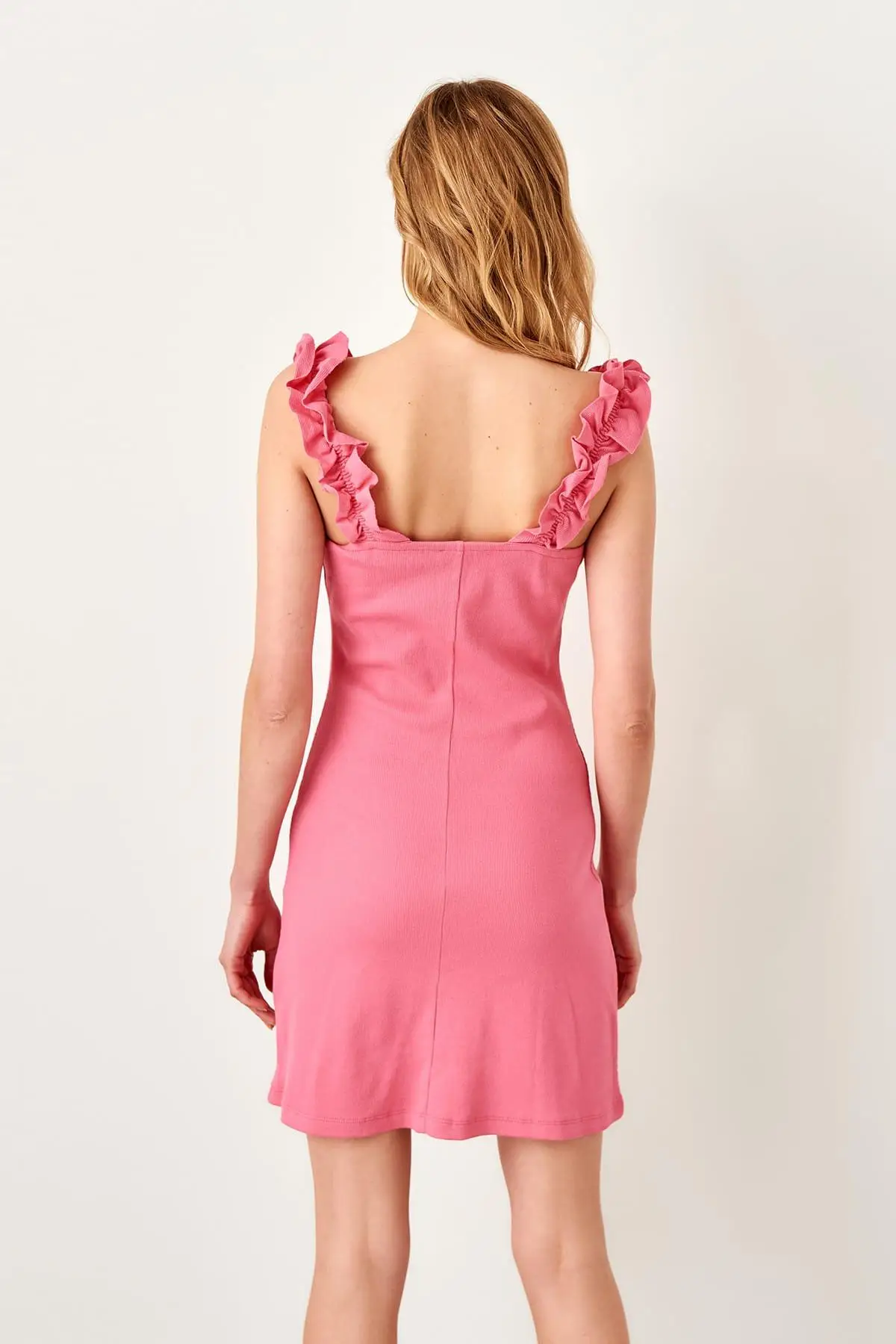 Trendyol розовое трикотажное платье в рубчик TWOSS19DU0163|Женские платья| |