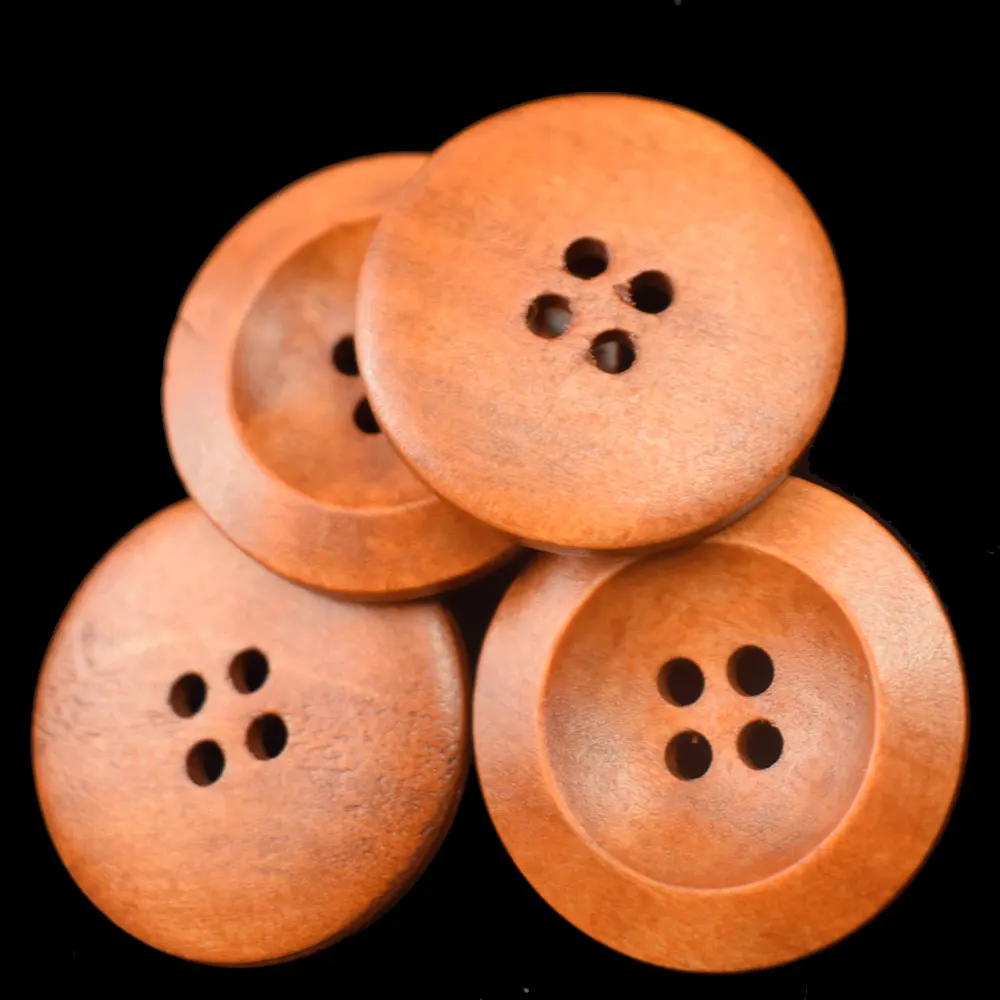 Круглые темно коричневые деревянные пуговицы большого размера с 4 отверстиями