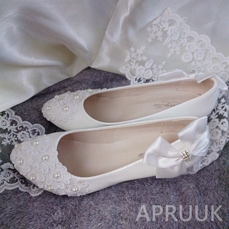Свадебные туфли на среднем каблуке 5 см с атласным бантом и кружевным цветком
