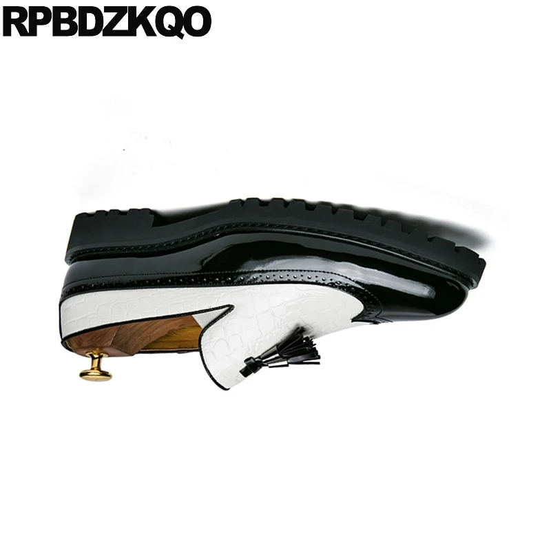 Обувь с перфорацией типа броги из змеиной кожи Цвет Красный черный белый