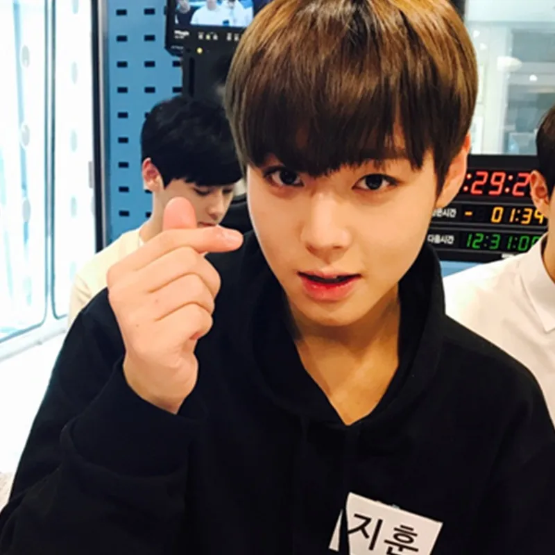 Wanna One Park Zhi-hsun around wanna one с одним и тем же лазерным принтом женские свободные