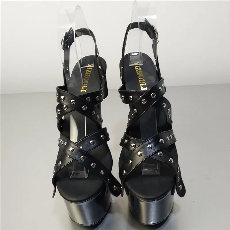 Стильные лакированные женские Босоножки на каблуке 15 см с заклепками и отделкой