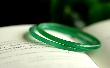 Бразильский чистый натуральный зеленый халцедон тонкий браслет в полоску очень