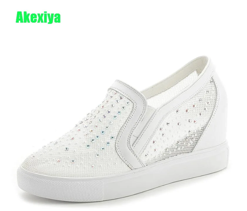 Akexiya/летние Женская обувь на платформе Кроссовки танкетке белый со стразами