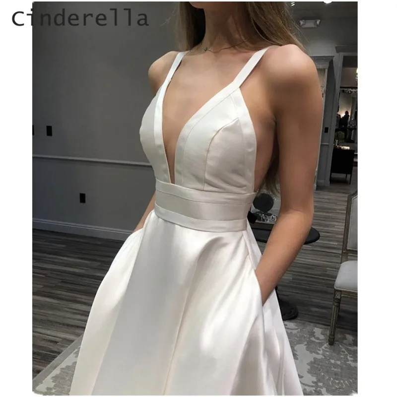 Золушка v образным вырезом Спагетти ремни A Line корт поезд спинки атласные