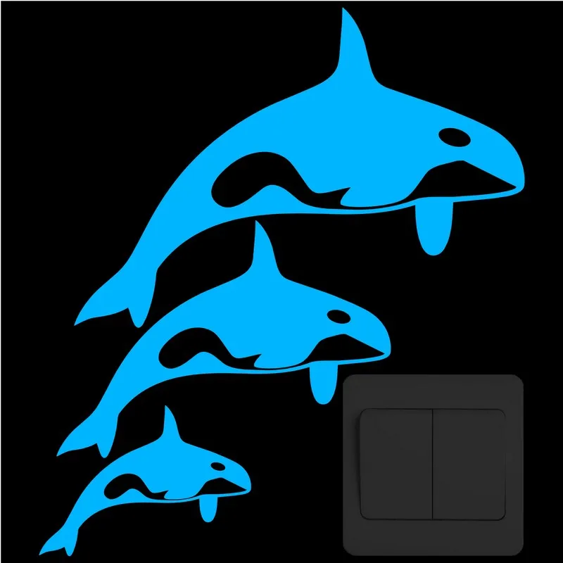 Светящаяся наклейка на выключатель с изображением китов светится в темноте