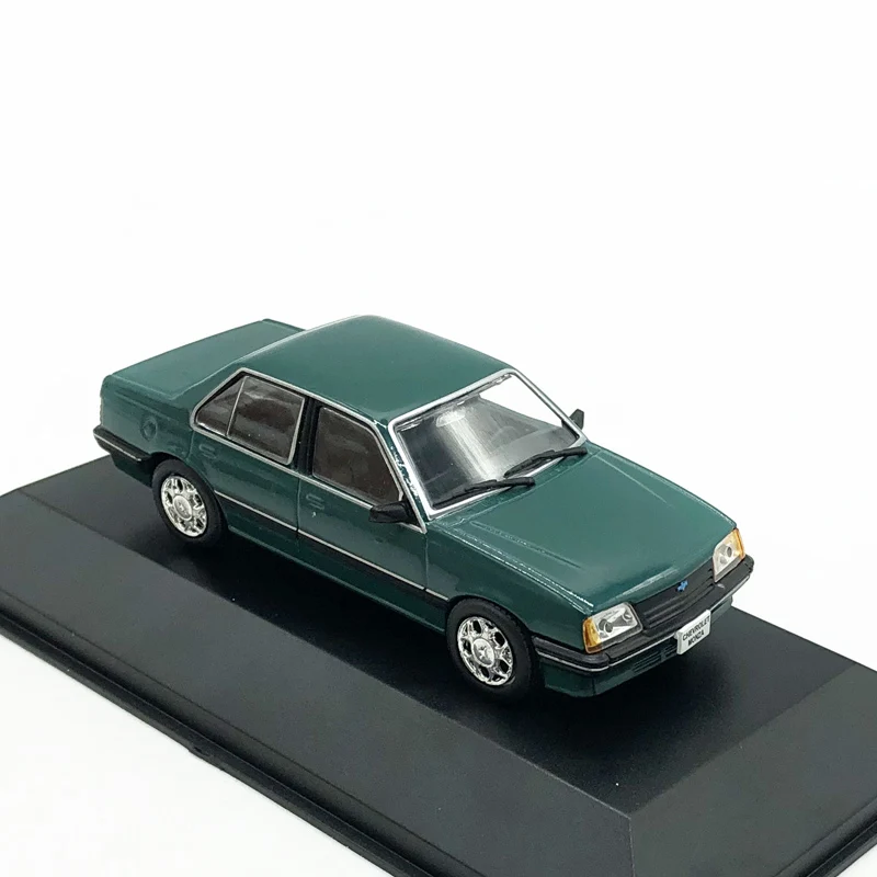 Коллекция демонстрационная модель из бутика 1/43 Классическая CHEVROLET MONZA 1988 литье