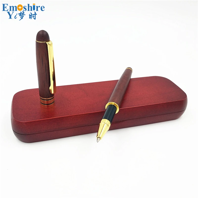 Новые производители поставляют фирменные ручки с деревянной коробкой для