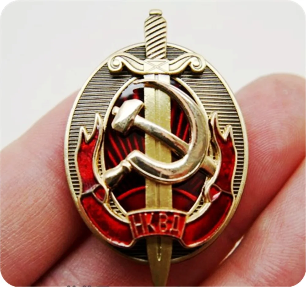 NKVD многослойный медный эмалированный щит и меч значок раннего КГБ МВД