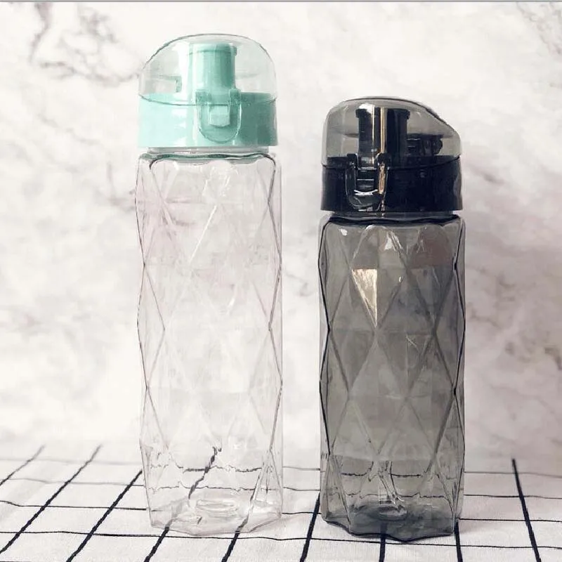 Прозрачная бутылка для воды Пластиковый шейкер сока спорта на открытом воздухе