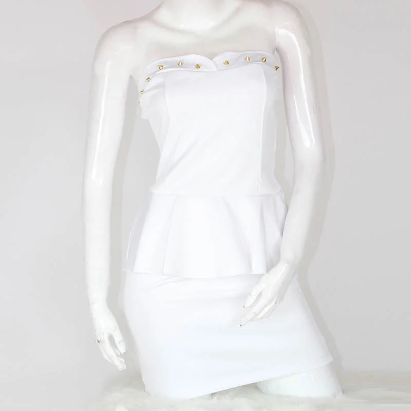 Женское летнее платье без бретелек с открытыми плечами и баской женское белое