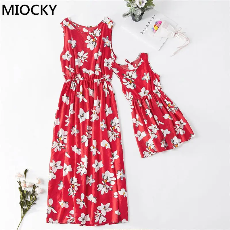 Одинаковые комплекты для семьи платье без рукавов с принтом летнее выше колена