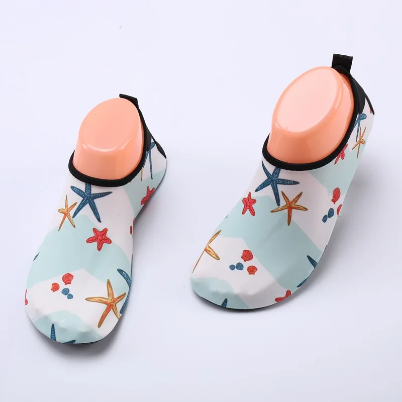 Детские летние тапочки детская пляжная обувь Нескользящие дышащие кроссовки для